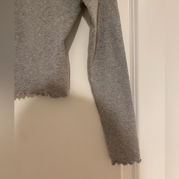 Brandy Melville Cropped Long Sleeve - Picture 3 of 4